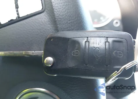 2004 Volkswagen Touareg V8 z USA, uszkodzony, nr VIN WVGCM77L84D052769